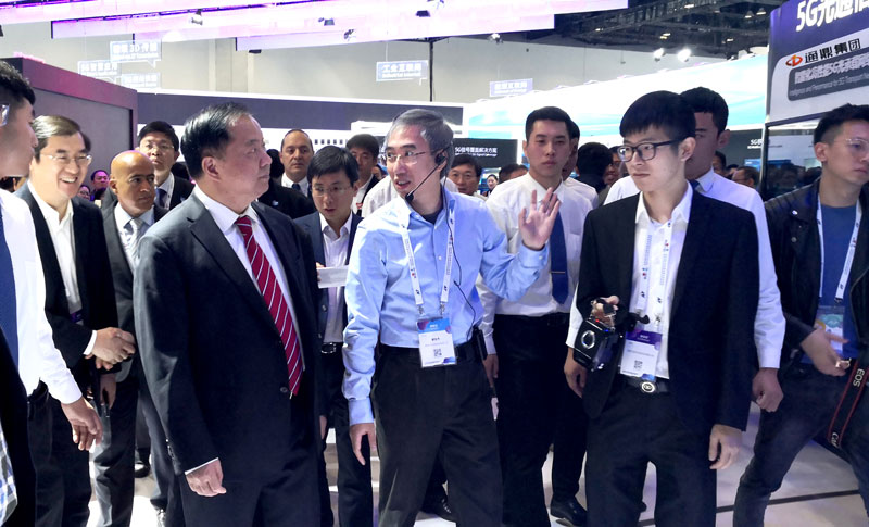 800-陈部长莅临必发官网展台.jpg